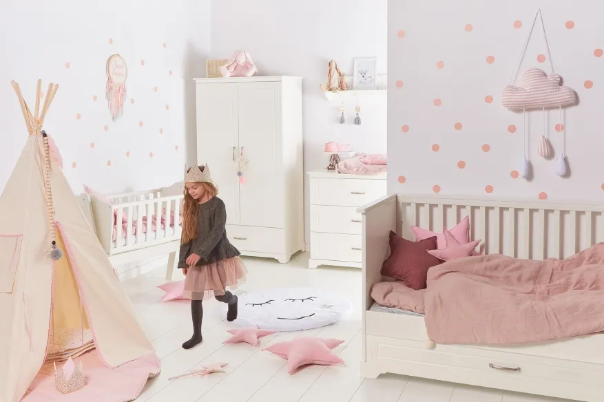 Kolekcja mebli do pokoju dziewczynki Melody, meble białe z frezami w stylu angielskim